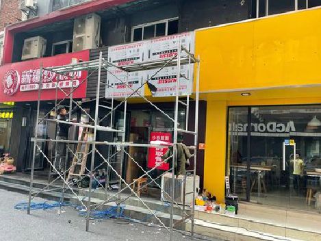 蒲江制作广告招牌如何避免它发黄？